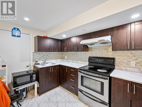 33 Echoridge Drive, Brampton (Fletcher'S Meadow), ON - Indoor Photo Showing Kitchen