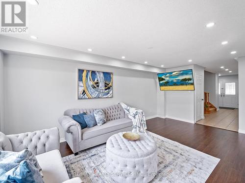 33 Echoridge Drive, Brampton (Fletcher'S Meadow), ON - Indoor Photo Showing Living Room