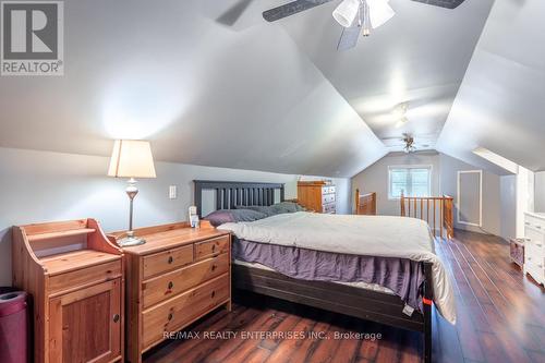 11 Green Meadow Road, Hamilton (Sunninghill), ON - Indoor Photo Showing Bedroom