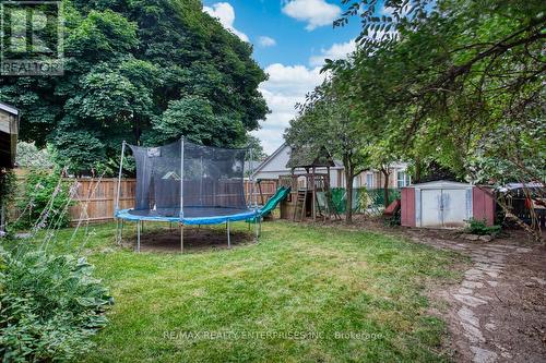 11 Green Meadow Road, Hamilton (Sunninghill), ON - Outdoor With Backyard