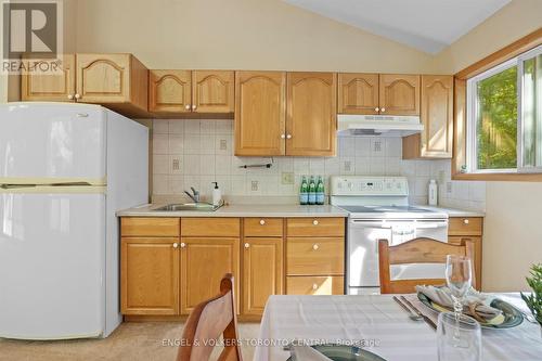 13 Hickory Crescent, Seguin, ON - Indoor Photo Showing Kitchen