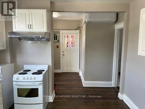 4 - 815 Main Street E, Hamilton, ON - Indoor Photo Showing Kitchen