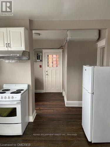 4 - 815 Main Street E, Hamilton, ON - Indoor Photo Showing Kitchen