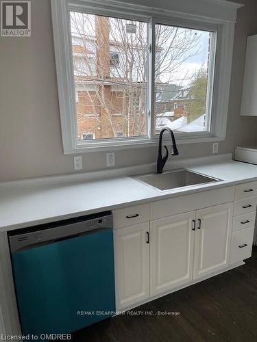 4 - 815 Main Street E, Hamilton, ON - Indoor Photo Showing Kitchen