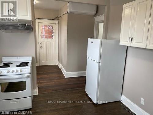 4 - 815 Main Street E, Hamilton, ON - Indoor Photo Showing Kitchen