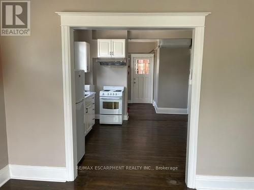 4 - 815 Main Street E, Hamilton, ON - Indoor Photo Showing Kitchen