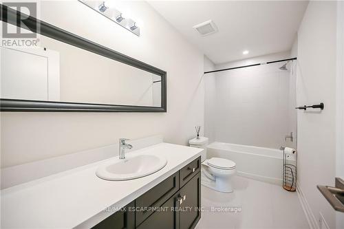 14 Bayberry Lane, Hamilton, ON - Indoor Photo Showing Bathroom