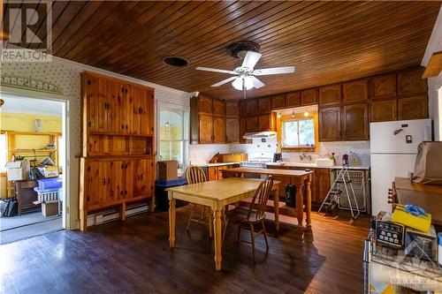 776 Hamilton Road, Russell, ON - Indoor Photo Showing Kitchen