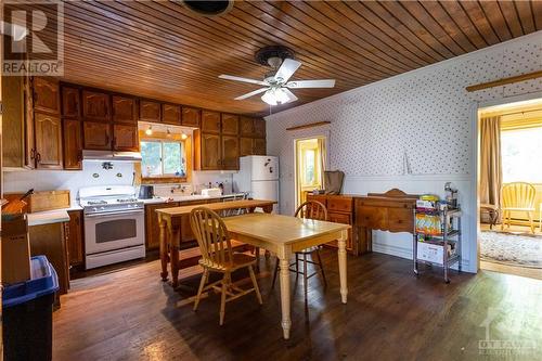 776 Hamilton Road, Russell, ON - Indoor Photo Showing Kitchen