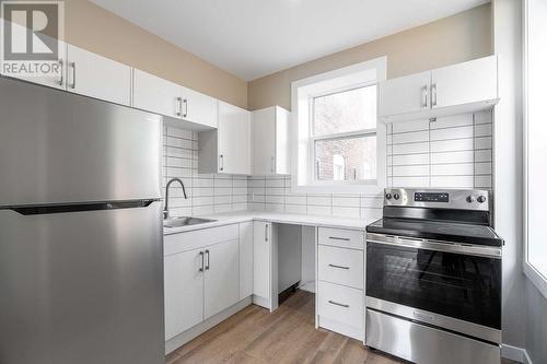 131 Margaret Avenue, Wallaceburg, ON - Indoor Photo Showing Kitchen With Upgraded Kitchen