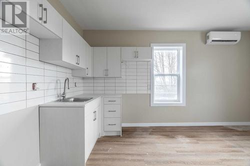 131 Margaret Avenue, Wallaceburg, ON - Indoor Photo Showing Kitchen