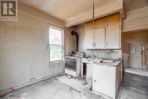 131 Margaret Avenue, Wallaceburg, ON - Indoor Photo Showing Kitchen