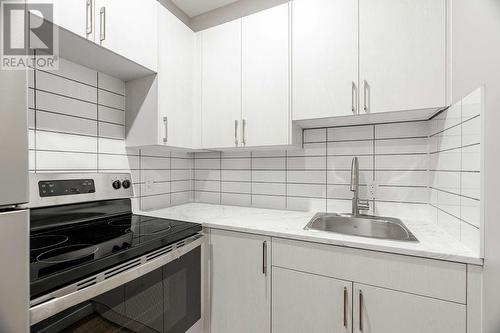 131 Margaret Avenue, Wallaceburg, ON - Indoor Photo Showing Kitchen With Upgraded Kitchen