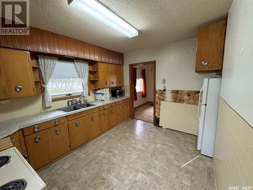 102 Galloway Street, Lampman, SK - Indoor Photo Showing Kitchen With Double Sink