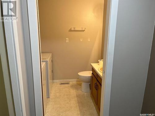 B 1159 Taisey Crescent, Estevan, SK - Indoor Photo Showing Bathroom