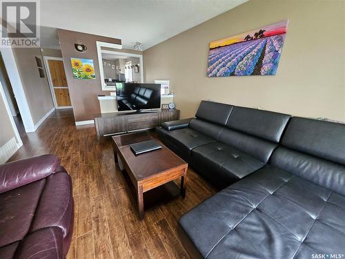 5730 2Nd Avenue N, Regina, SK - Indoor Photo Showing Living Room