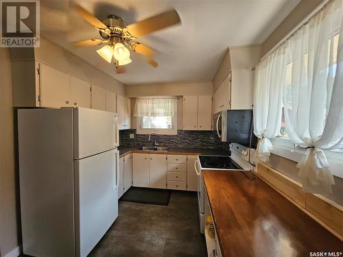 5730 2Nd Avenue N, Regina, SK - Indoor Photo Showing Kitchen With Double Sink