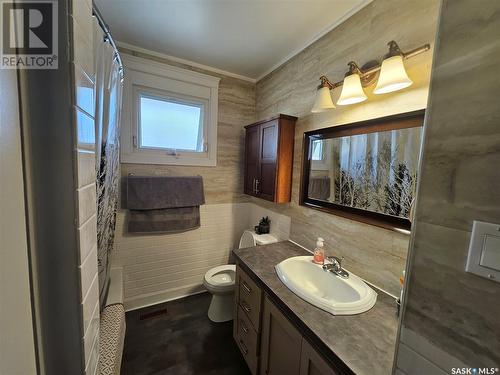 5730 2Nd Avenue N, Regina, SK - Indoor Photo Showing Bathroom