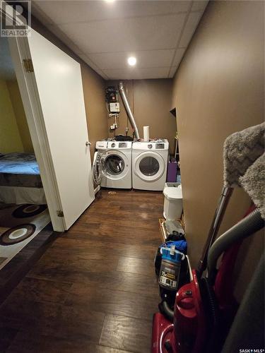 5730 2Nd Avenue N, Regina, SK - Indoor Photo Showing Laundry Room