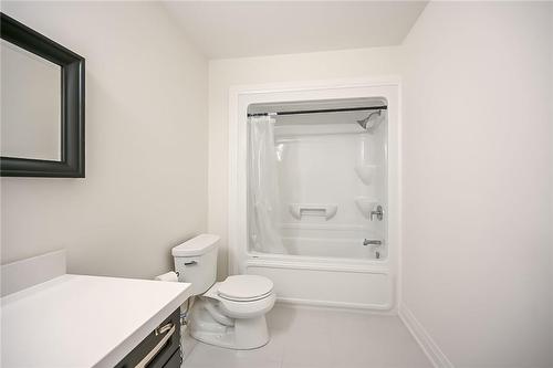 14 Bayberry Lane, Hamilton, ON - Indoor Photo Showing Bathroom