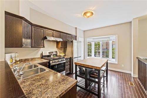 4320 Ingram Common, Burlington, ON - Indoor Photo Showing Kitchen With Double Sink