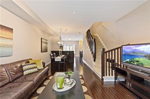 4320 Ingram Common, Burlington, ON - Indoor Photo Showing Living Room