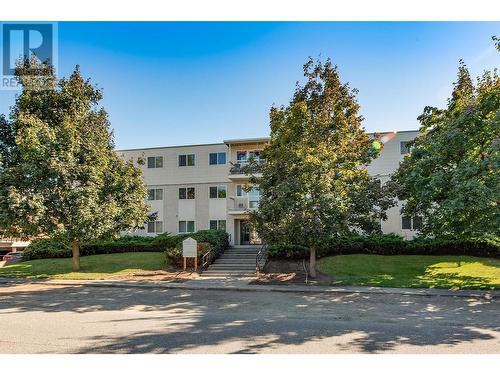 625 Rowcliffe Avenue Unit# 205, Kelowna, BC - Outdoor With Facade