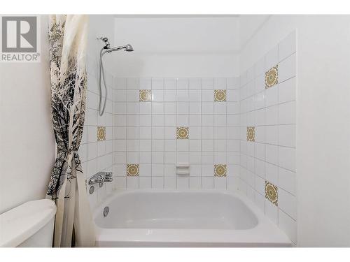 625 Rowcliffe Avenue Unit# 205, Kelowna, BC - Indoor Photo Showing Bathroom