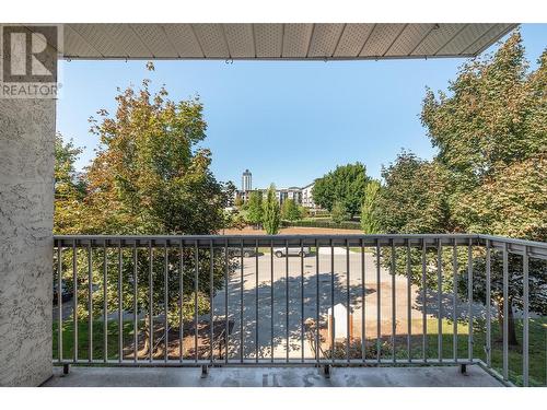 625 Rowcliffe Avenue Unit# 205, Kelowna, BC - Outdoor