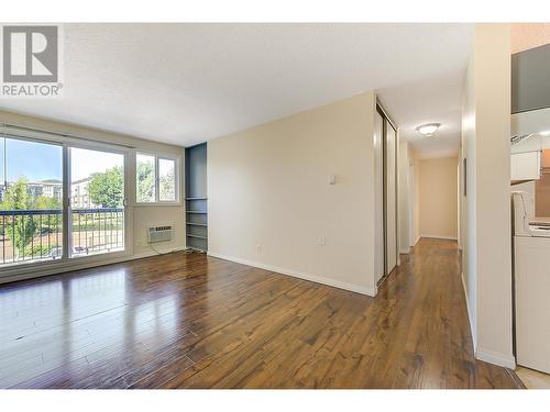 625 Rowcliffe Avenue Unit# 205, Kelowna, BC - Indoor