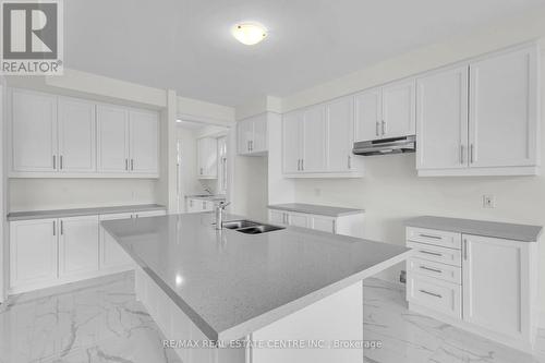 26 Hearn Street, Bradford West Gwillimbury, ON - Indoor Photo Showing Kitchen