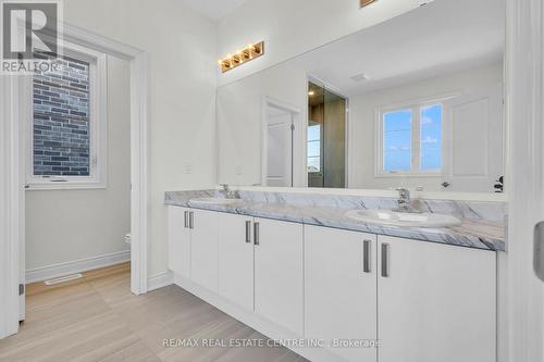 26 Hearn Street, Bradford West Gwillimbury, ON - Indoor Photo Showing Bathroom