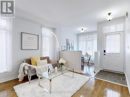 125 Goldenwood Cres Crescent, Markham (Greensborough), ON - Indoor Photo Showing Living Room