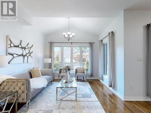 125 Goldenwood Cres Crescent, Markham, ON - Indoor Photo Showing Living Room