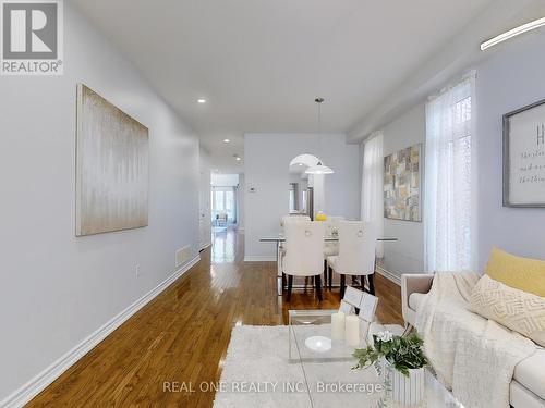 125 Goldenwood Cres Crescent, Markham, ON - Indoor Photo Showing Living Room