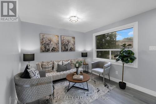 1018 West Avenue, Mississauga, ON - Indoor Photo Showing Living Room