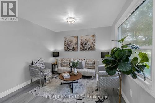 1018 West Avenue, Mississauga (Lakeview), ON - Indoor Photo Showing Living Room