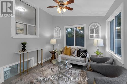 1018 West Avenue, Mississauga, ON - Indoor Photo Showing Living Room