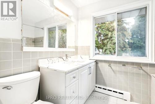 4209 Bloor Street W, Toronto, ON - Indoor Photo Showing Bathroom