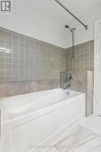 4209 Bloor Street W, Toronto, ON - Indoor Photo Showing Bathroom