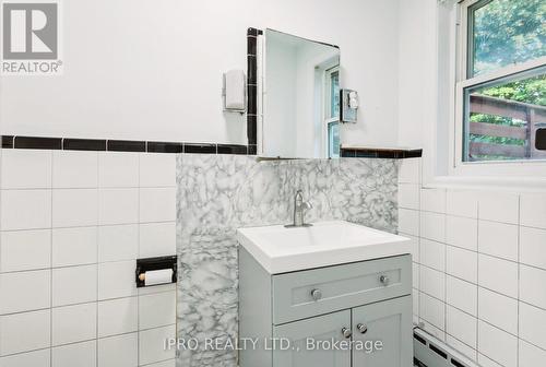 4209 Bloor Street W, Toronto, ON - Indoor Photo Showing Bathroom