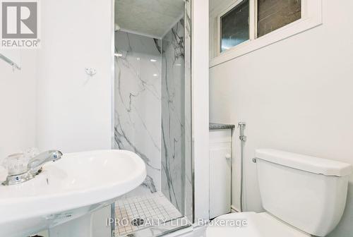 4209 Bloor Street W, Toronto, ON - Indoor Photo Showing Bathroom