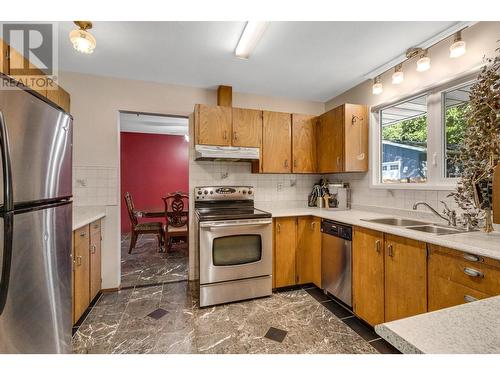 3904 Bellamy Road, Prince George, BC - Indoor Photo Showing Kitchen With Double Sink