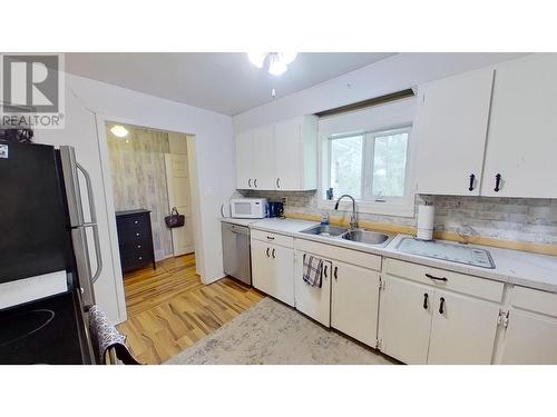 7676 255 Road, Fort St. John, BC - Indoor Photo Showing Kitchen With Double Sink