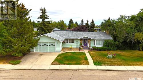 711 7Th Avenue Ne, Swift Current, SK - Outdoor With Facade