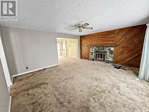 711 7Th Avenue Ne, Swift Current, SK - Indoor With Fireplace