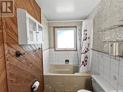 711 7Th Avenue Ne, Swift Current, SK - Indoor Photo Showing Bathroom