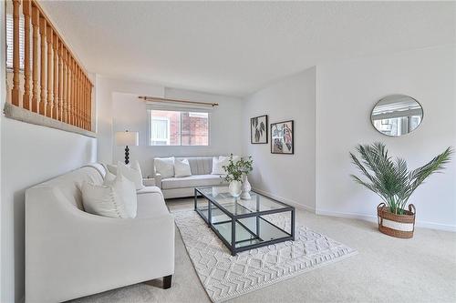 44 Killarney Court, Brampton, ON - Indoor Photo Showing Living Room