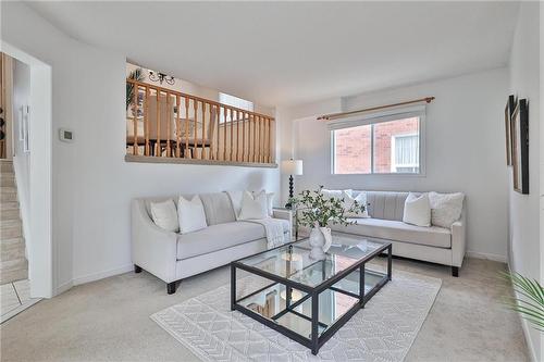 44 Killarney Court, Brampton, ON - Indoor Photo Showing Living Room