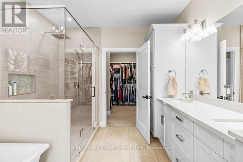 4657 Lakeside Street, Plympton-Wyoming (Plympton Wyoming), ON - Indoor Photo Showing Bathroom